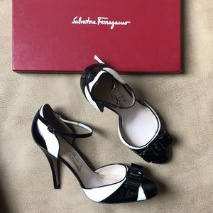 Ferragamo heels with vara bow